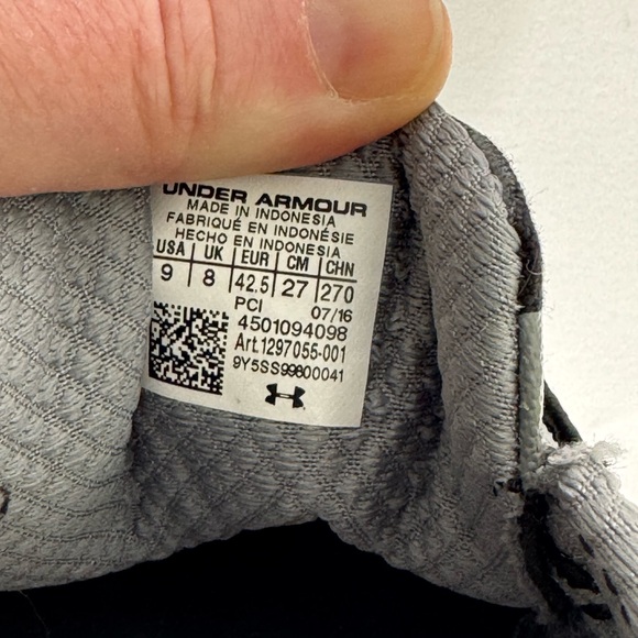 Under Armour Black and Gray Sneakers with Maryland Flag Pattern - Picture 6 of 6